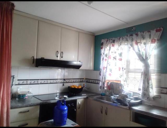 2 BEDROOM HOUSE FOR SALE IN NGWELEZANA